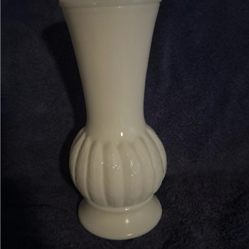 Randall Milk Glass Vase White Opaque Feather Wheat Leaf 9" tall